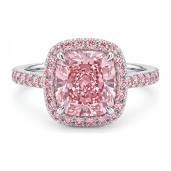Anello di Fidanzamento Rosa con Diamante Taglio Cuscino da Laboratorio da 3,25 Carati Halo Pavé in Oro Bianco 14K