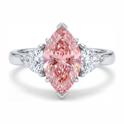 Anello a Tre Pietre con Diamante Rosa da Laboratorio Taglio Marquise da 3,5 Carati in Oro Bianco 14K