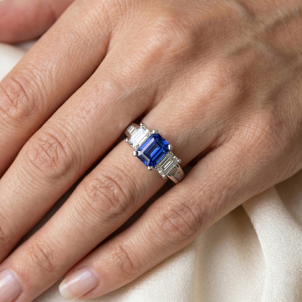 3 pietre smeraldo diamante blu zaffiro anello canale impostato accenti 3 carati