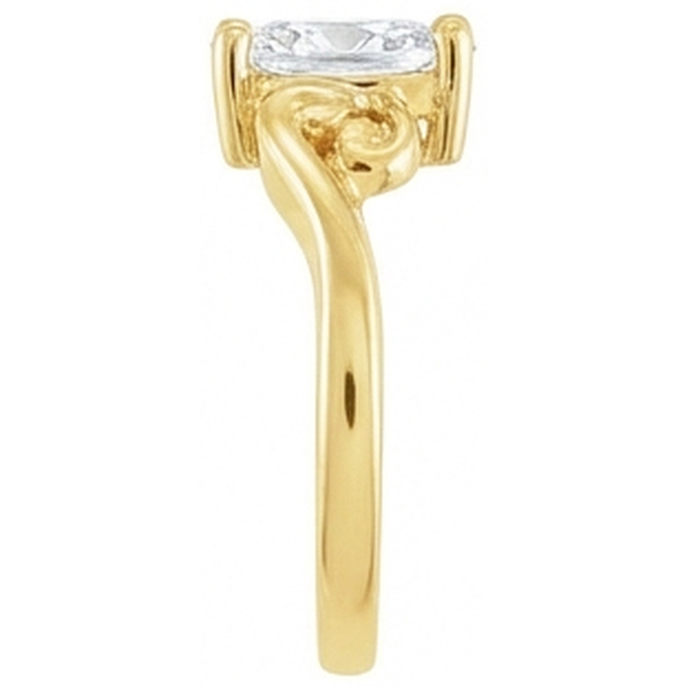 Anello Solitario Oro Giallo 14K con Diamante Fine – vista angolare