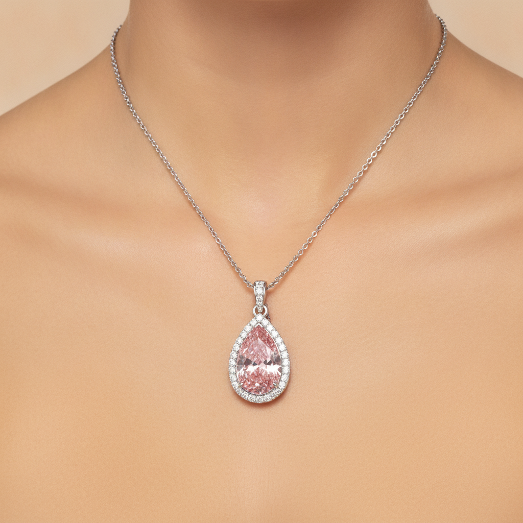 Pendente con Diamante Rosa da Laboratorio 6 Carati a Goccia Halo in Oro Bianco 14K