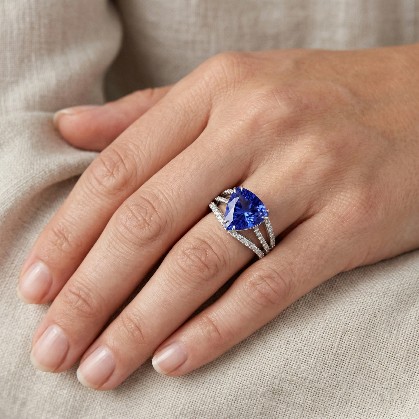 6 carati trilioni di gioielli con anello in zaffiro dello Sri Lanka e diamanti