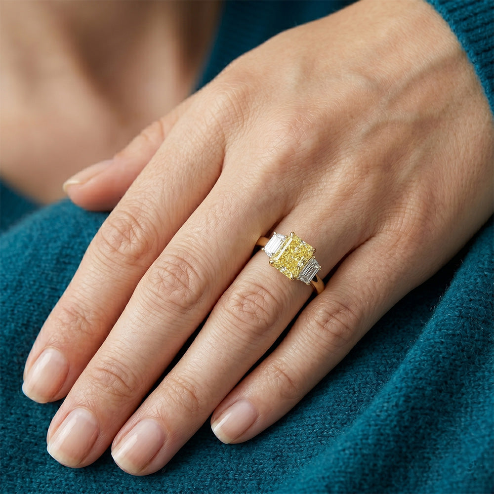 Abbagliante Anello con Gemma con Diamante Giallo Canarino Taglio