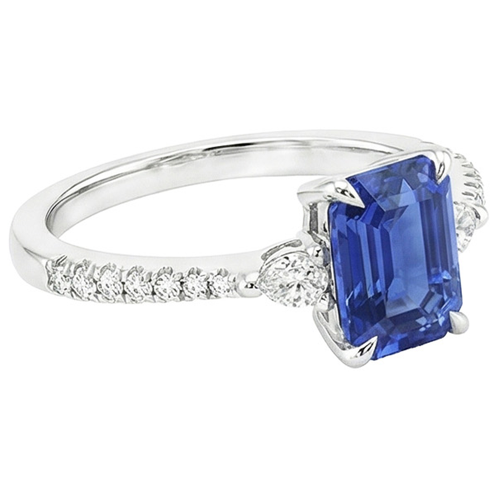 vero pear diamante 4.50carati anello vista di profilo
