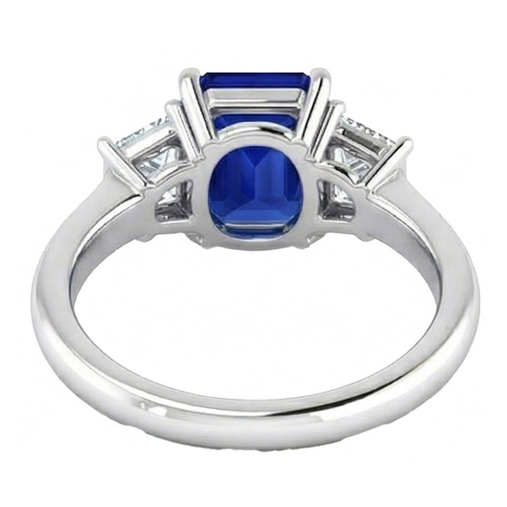 Anello 3 pietre con zaffiro blu taglio Asscher e diamanti trapezoidali 2 carati