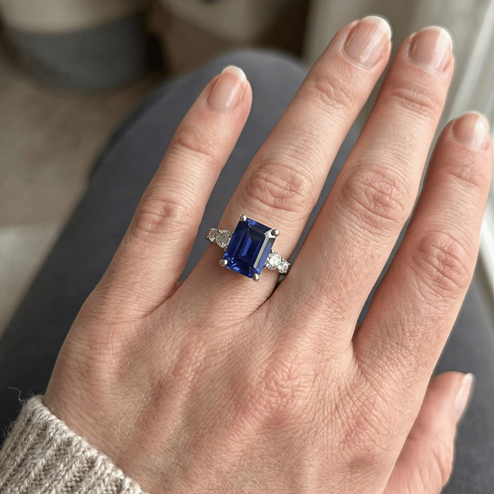 Anello Anniversario 5 Pietre Zaffiro Blu Smeraldo e Diamante 4 Carati