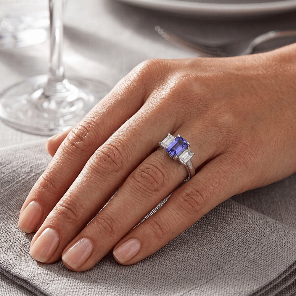 Anello Anniversario Donna Diamante Naturale Autentico ( non creato in laboratorio ) Taglio Radiante Zaffiro Ceylon 1.50 Carati Con Oro Bianco 14K