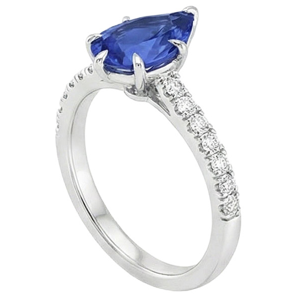 vero pear diamante 5carati anello dettaglio ravvicinato