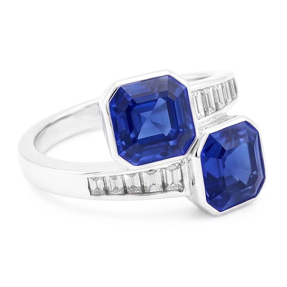 Anello Baguette con diamanti e zaffiri Asscher. castone e canale da 4.50 carati
