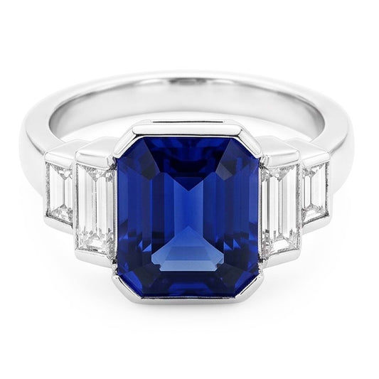 Anello Barretta con zaffiro blu taglio brillante da 2 carati e diamanti baguette