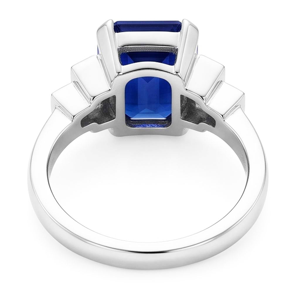 Anello Barretta con zaffiro blu taglio brillante da 2 carati e diamanti baguette