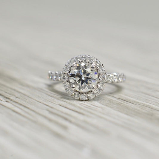 Anello Di Fidanzamento Con Genuino Diamante Da 1.50 Carati Halo In Oro Bianco
