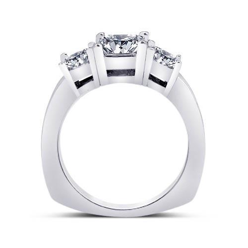 Anello Di Fidanzamento Con Naturale Diamante Principessa Da 2.11 Carati Con 3 Gioielli In Pietra