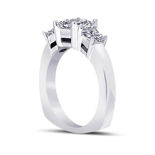 Anello Di Fidanzamento Con Naturale Diamante Principessa Da 2.11 Carati Con 3 Gioielli In Pietra