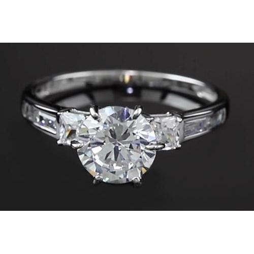 Anello Di Fidanzamento Con Naturale Diamante Rotondo Da 3 Carati. Tre Pietre In Oro Bianco 14K
