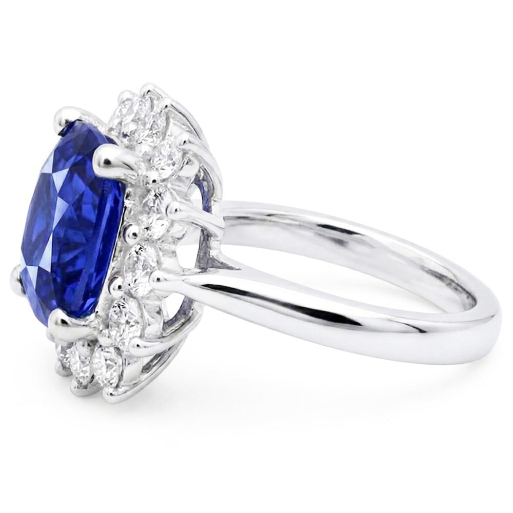 Anello Halo Star Style con zaffiro a cuscino da 3,50 carati e diamanti rotondi