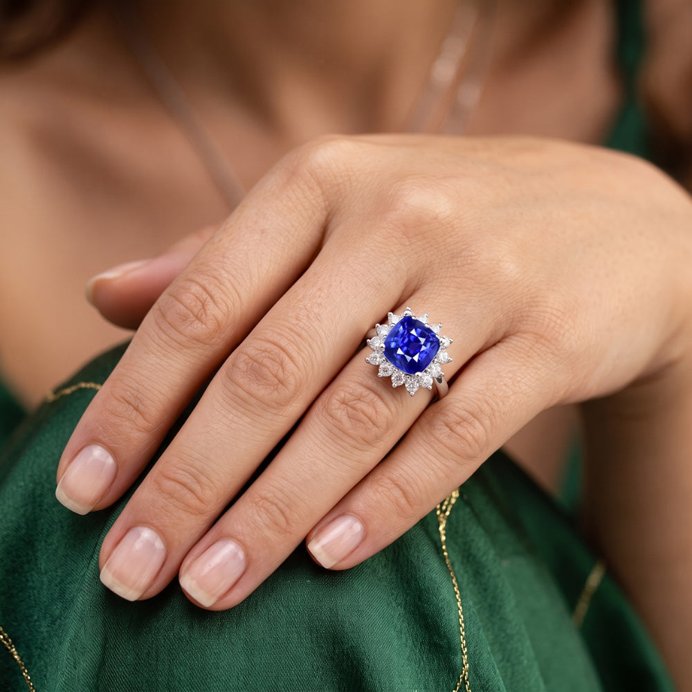 Anello Halo Star Style con zaffiro a cuscino da 3,50 carati e diamanti rotondi