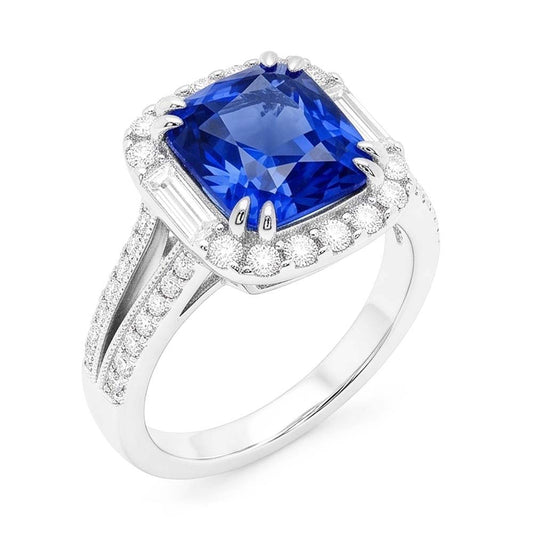 Anello Halo con zaffiro Baguette da 4,50 carati e gambo diviso con accenti rotondi