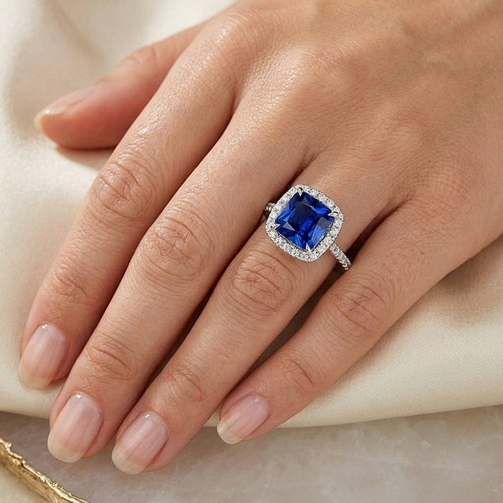 Anello Halo con zaffiro Ceylon da 3,25 carati e diamante con accenti in oro 14 carati
