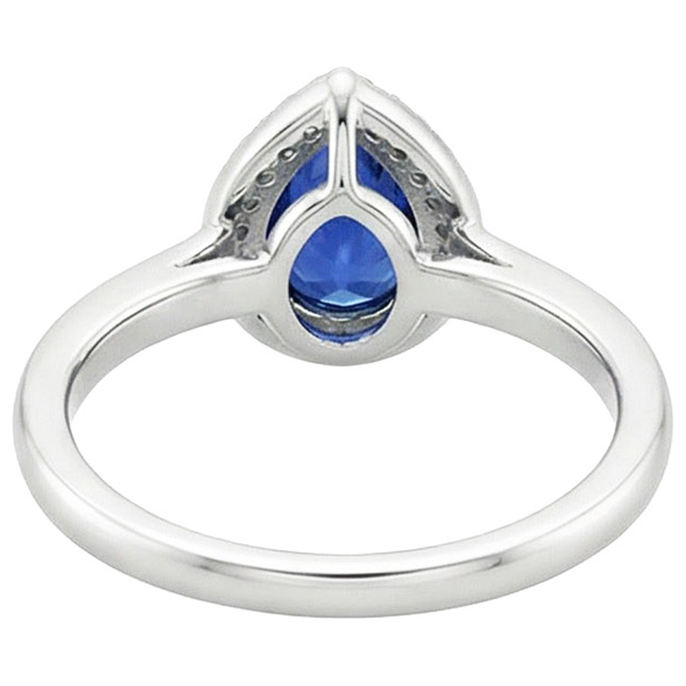 Anello Halo con zaffiro dello Sri Lanka a pera 3 carati e diamanti in oro bianco 14 carati