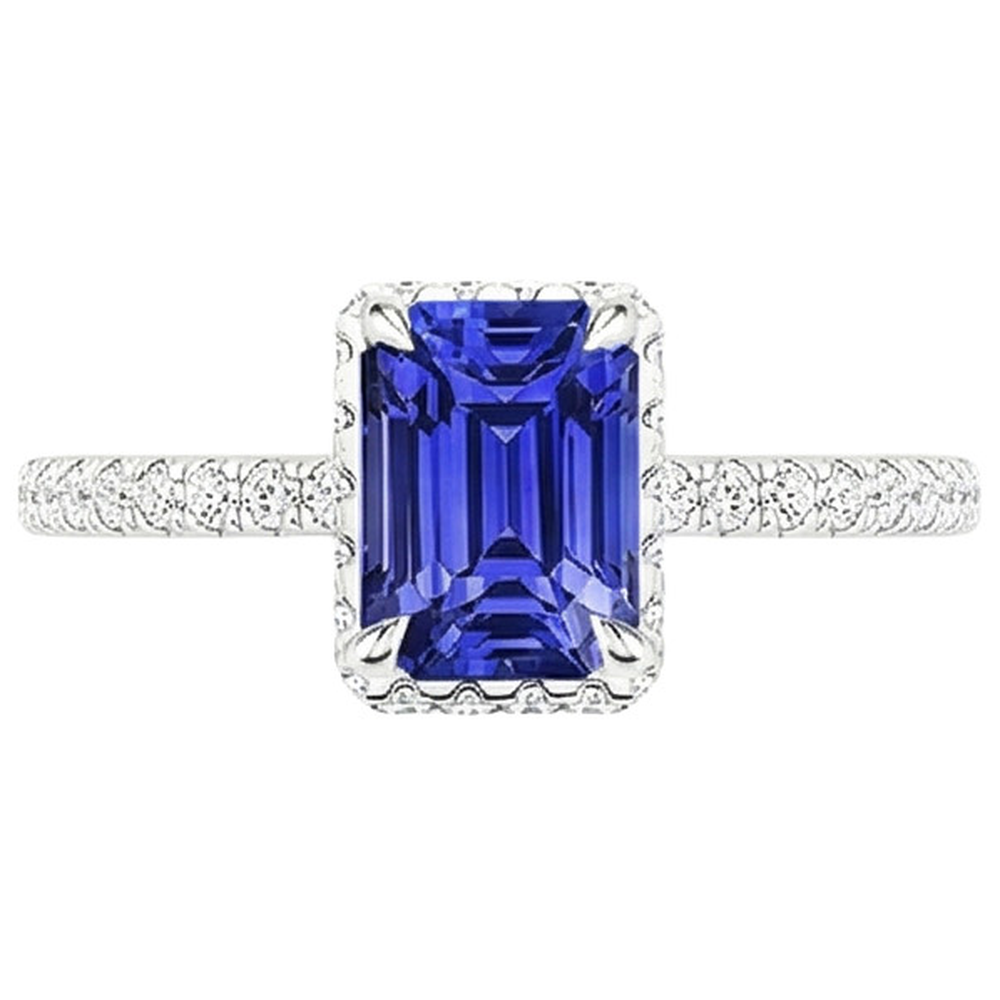 Anello Halo in oro bianco. zaffiro blu smeraldo e diamante 4.25 carati