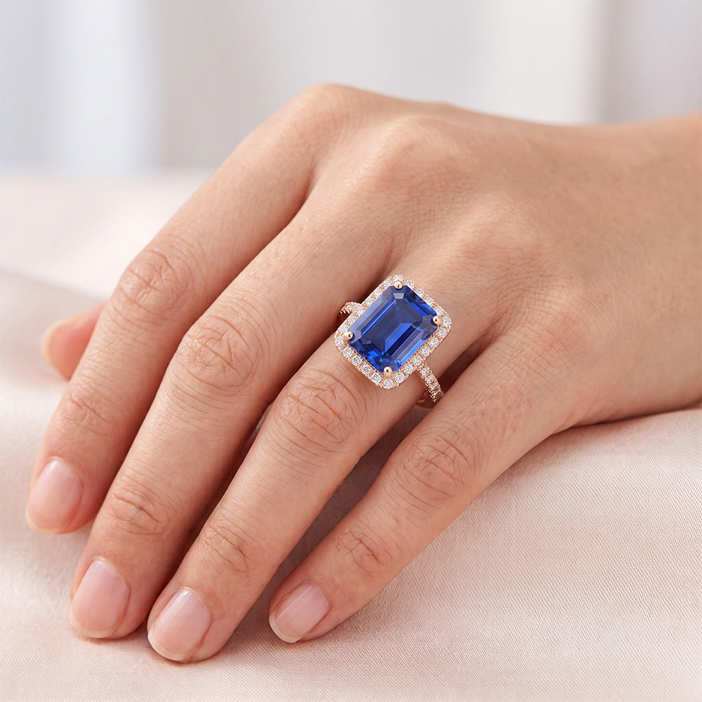 Anello Halo in oro rosa smeraldo con zaffiro dello Sri Lanka e diamanti 5,25 carati