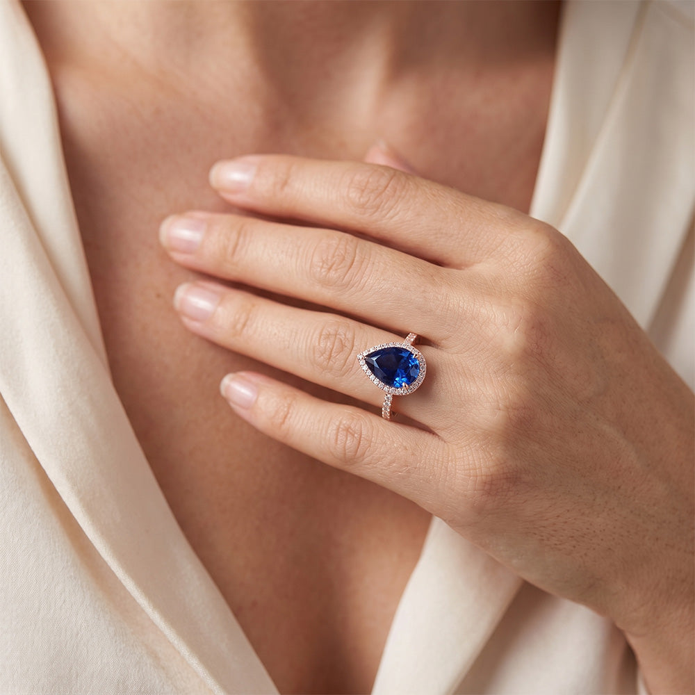 Anello Halo stile goccia con zaffiro di Ceylon da 3,75 carati e diamanti in oro bianco 14K