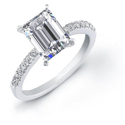 Anello In Oro Bianco Con Smeraldo E Genuino Diamanti A Taglio Rotondo Da 3.70 Ct Con Montatura A 4 Griffe
