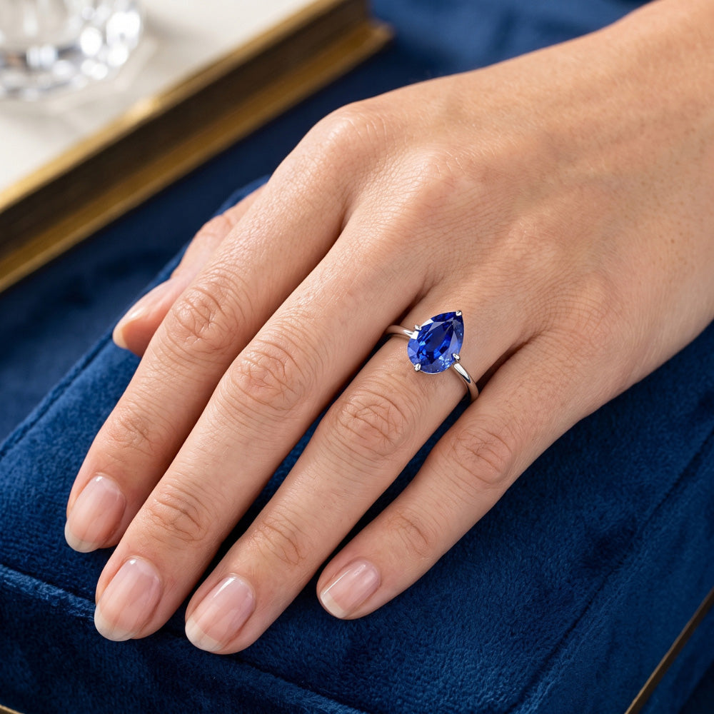 Anello Pietra Colorata Oro 14 Carati Bianco con Zaffiro Blu