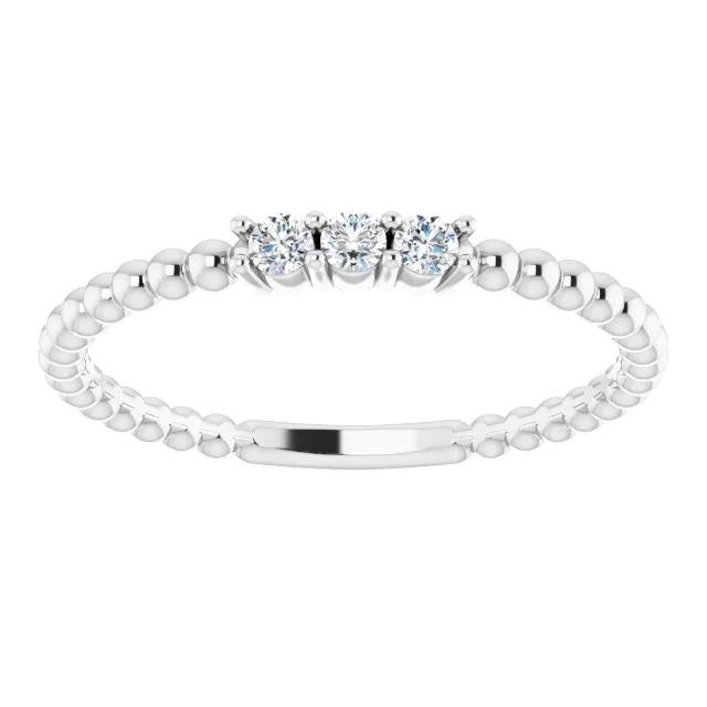 Anello Rotondo Con Naturale Diamante Con Gambo A 3 Pietre. 0.90 Carati. Oro Bianco 14K