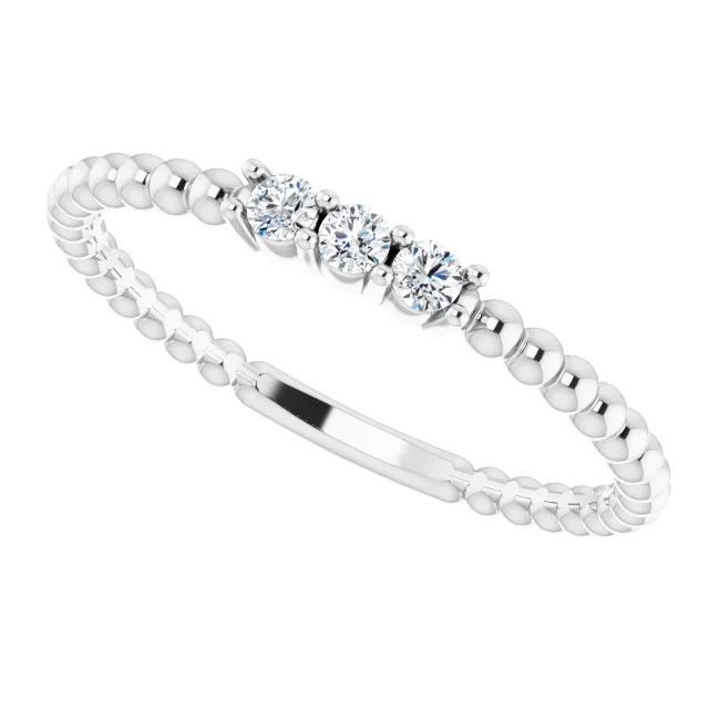 Anello Rotondo Con Naturale Diamante Con Gambo A 3 Pietre. 0.90 Carati. Oro Bianco 14K