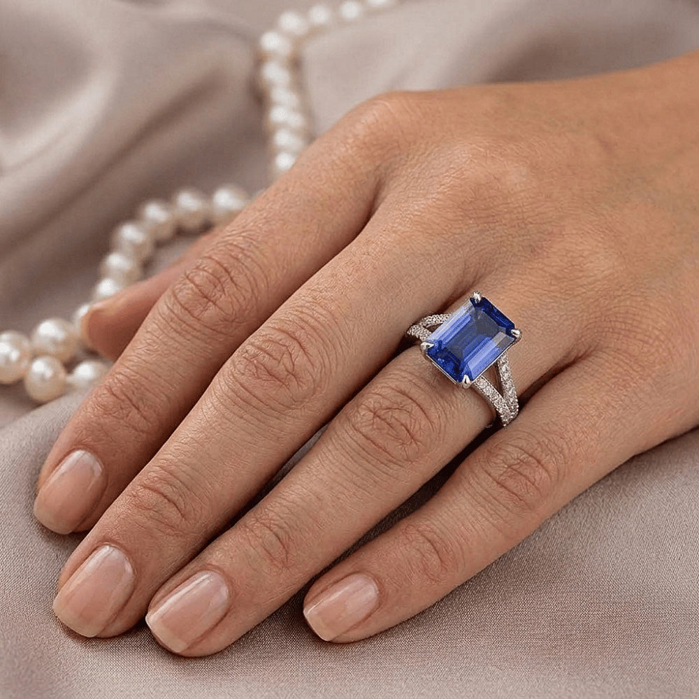 Anello Solitario Accenti Oro Bianco Zaffiro Blu & Diamante 4 Carati