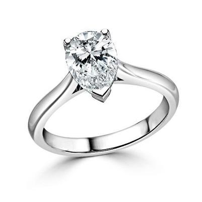 Anello Solitario In Oro Bianco Con Grande Naturale Diamante Taglio A Pera Scintillante Da 2.85 Ct