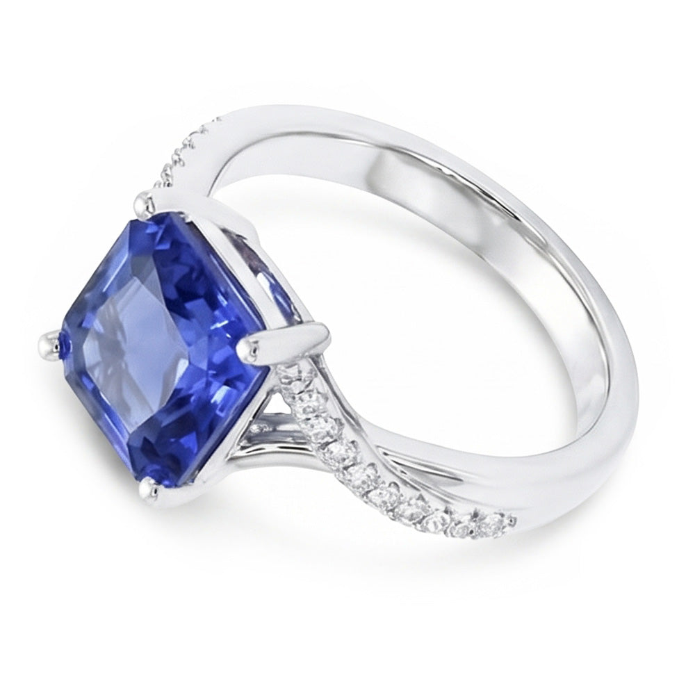 Anello Solitario In Oro Bianco Con Zaffiro Blu Con Accenti 4.50 Carati