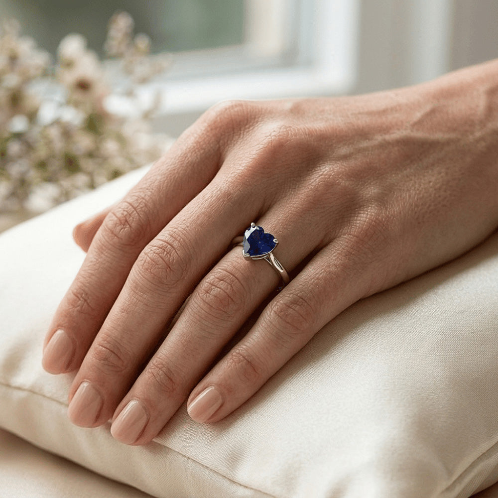 Anello Solitario Oro Bianco Zaffiro di Ceylon a Forma di Cuore 2.50 Carati