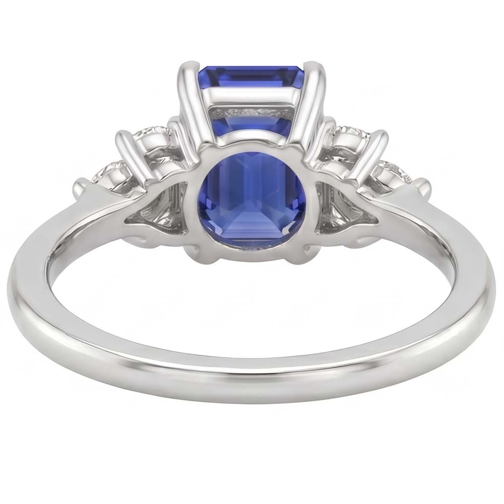 Anello Solitario con Accenti Zaffiro dello Sri Lanka e Pietra di Pera 4 Carati