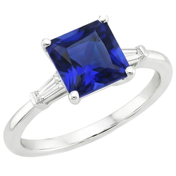 Anello Tre Pietre Zaffiro Princess Blue & Diamanti Baguette 5.25 Carati