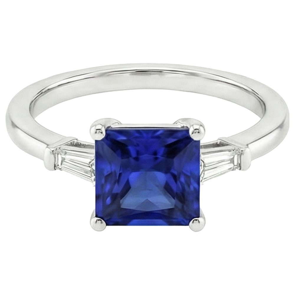 Anello Tre Pietre Zaffiro Princess Blue & Diamanti Baguette 5.25 Carati