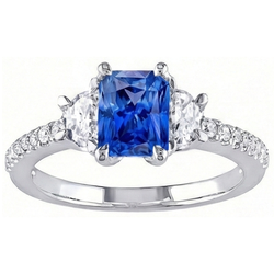 Anello con 3 carati Zaffiro blu e diamanti con accenti di 3 pietre a mezzaluna