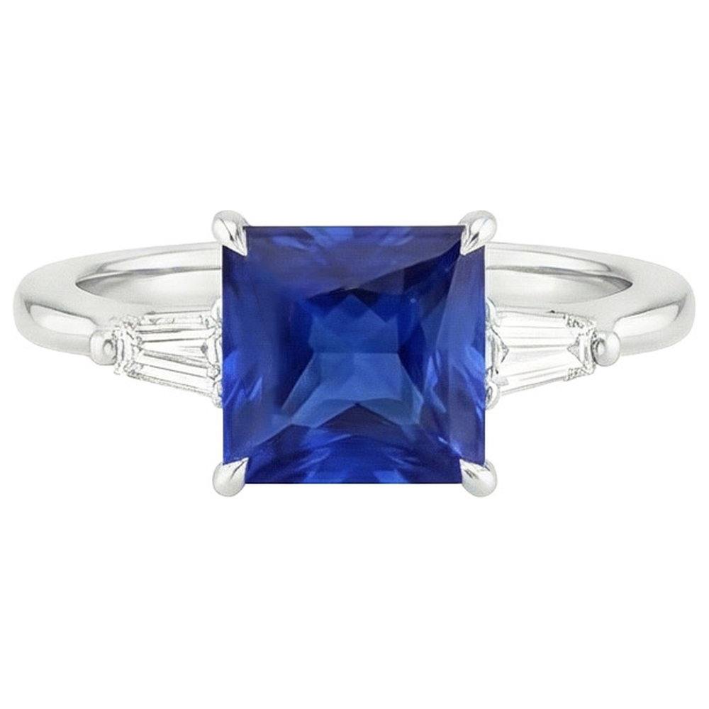 Anello con 3 pietre di diamanti. zaffiro blu principessa e baguette 5.50 carati