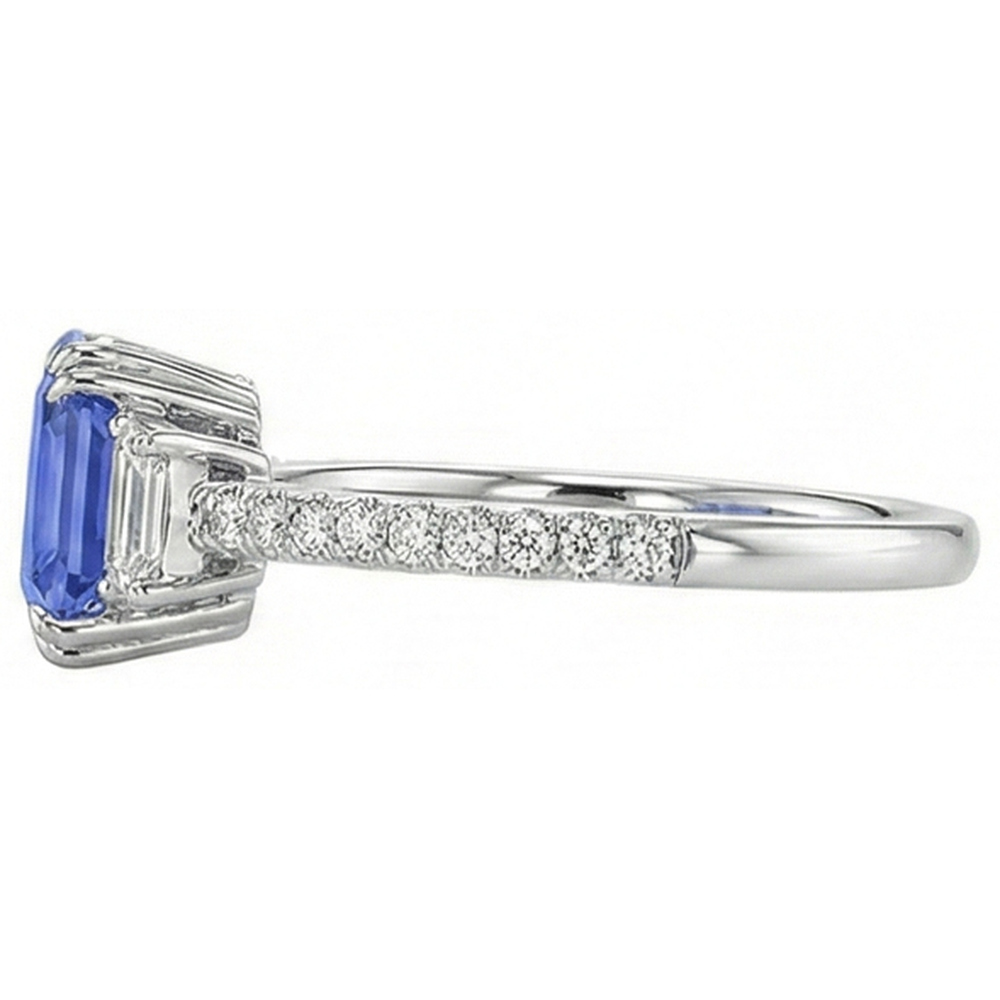 Anello con 3 pietre di smeraldo e zaffiro di Srilanka e pavé di diamanti 3.50 carati