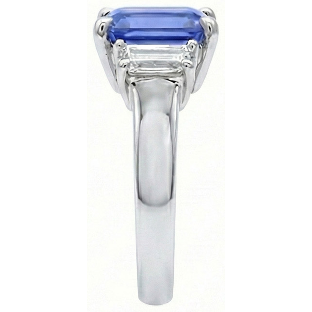 Anello con 3 pietre di zaffiro azzurro taglio smeraldo 2 carati in oro bianco