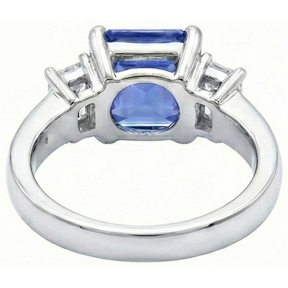 Anello con 3 pietre di zaffiro azzurro taglio smeraldo 2 carati in oro bianco