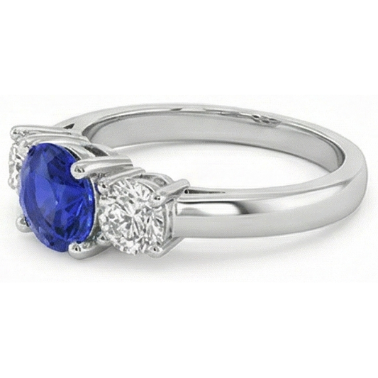 Anello con 3 pietre rotonde con zaffiri blu e diamanti. 4 carati. incastonati in oro 14K