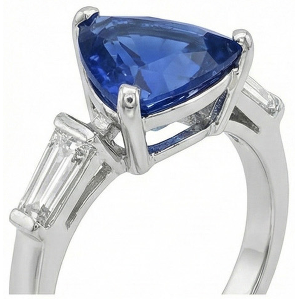 Anello con 3 trilioni di pietre zaffiri affusolati diamanti baguette 4.50 carati