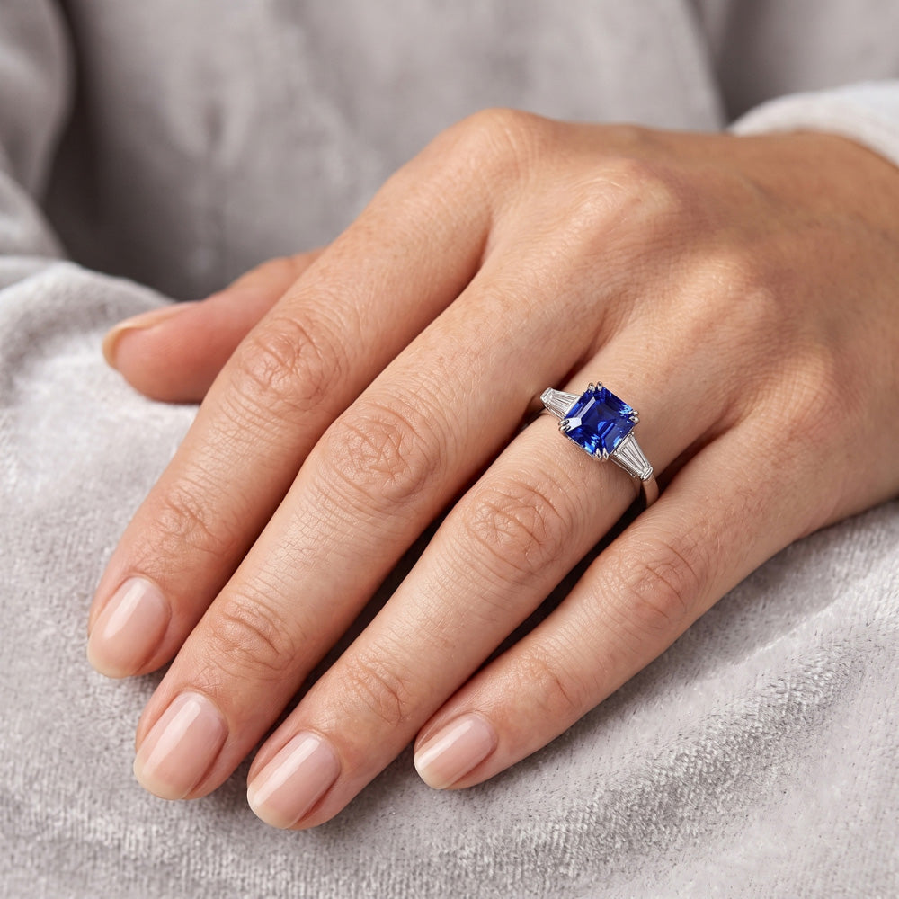 Anello con Baguette in Zaffiro Taglio Asscher Blu Profondo da 2 Carati e 3 Pietre di Diamanti Naturali Autentici ( non creati in laboratorio )