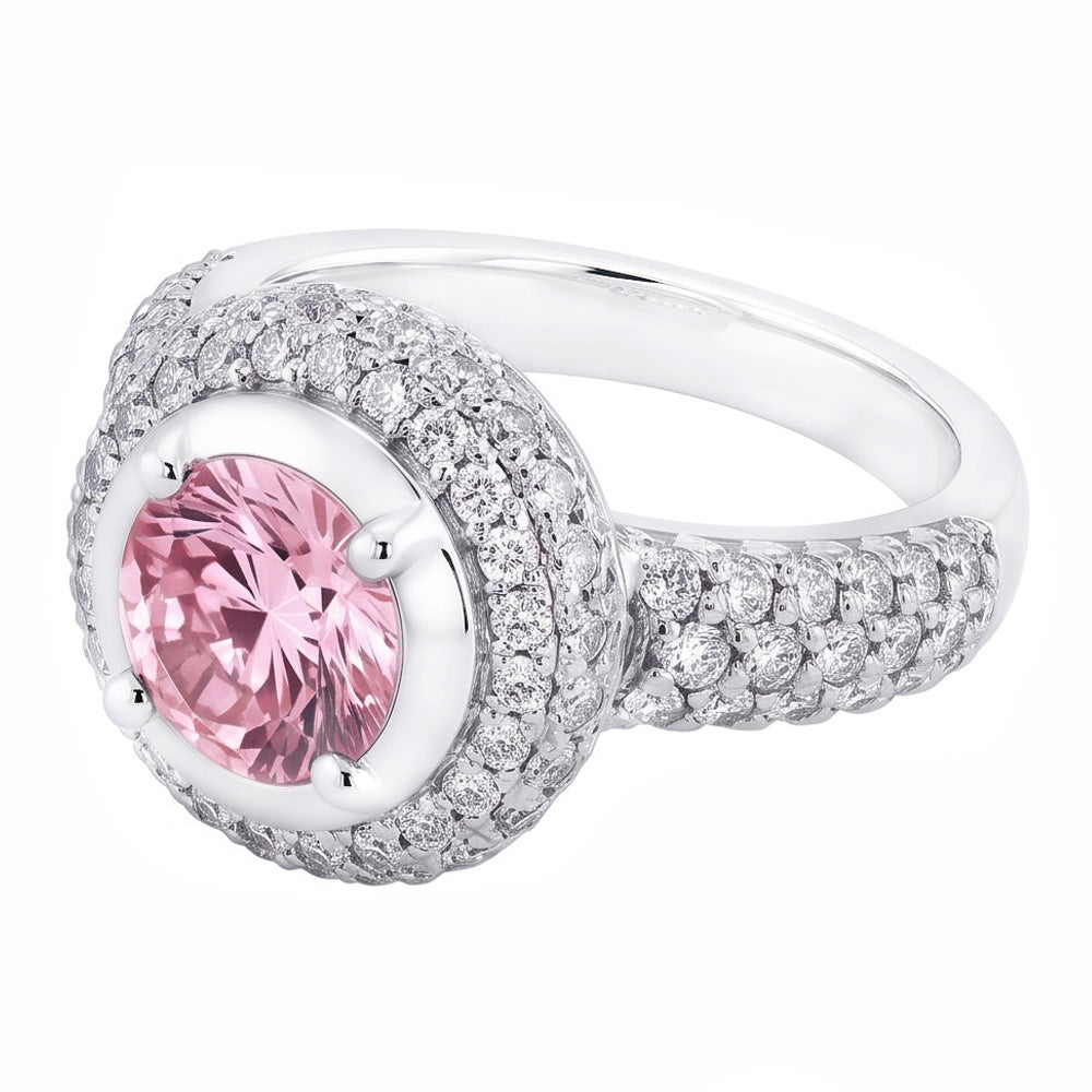 Anello con alone rosa rotondo da 3.21 ct con pietre preziose in oro bianco