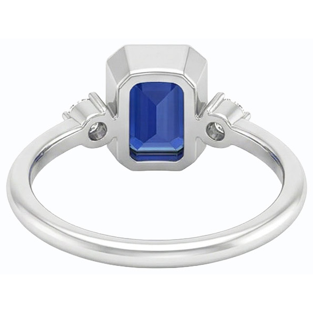 Anello con castone con diamanti rotondi incastonato con zaffiro blu. gambo affusolato da 1.75 carati
