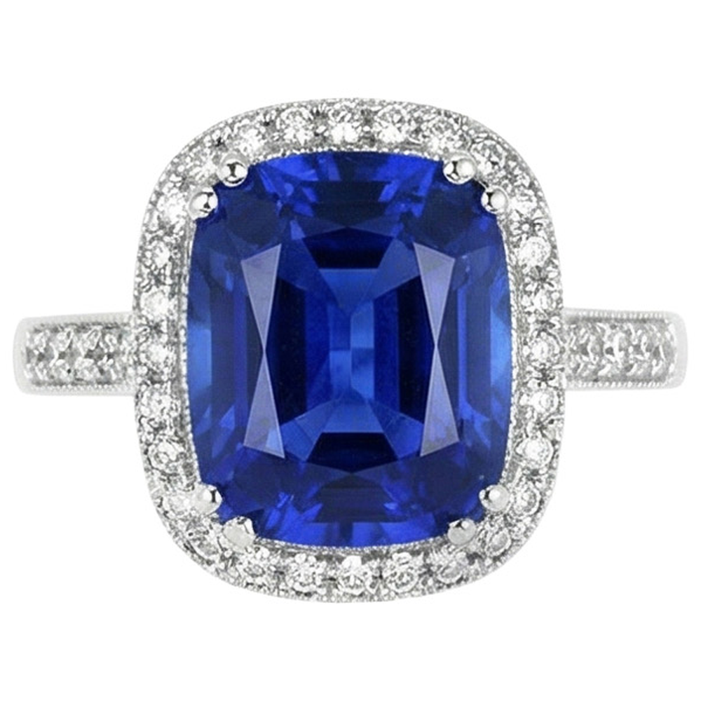 Anello con cuscino in zaffiro blu e diamanti a taglio rotondo da 4,55 carati WG 14K