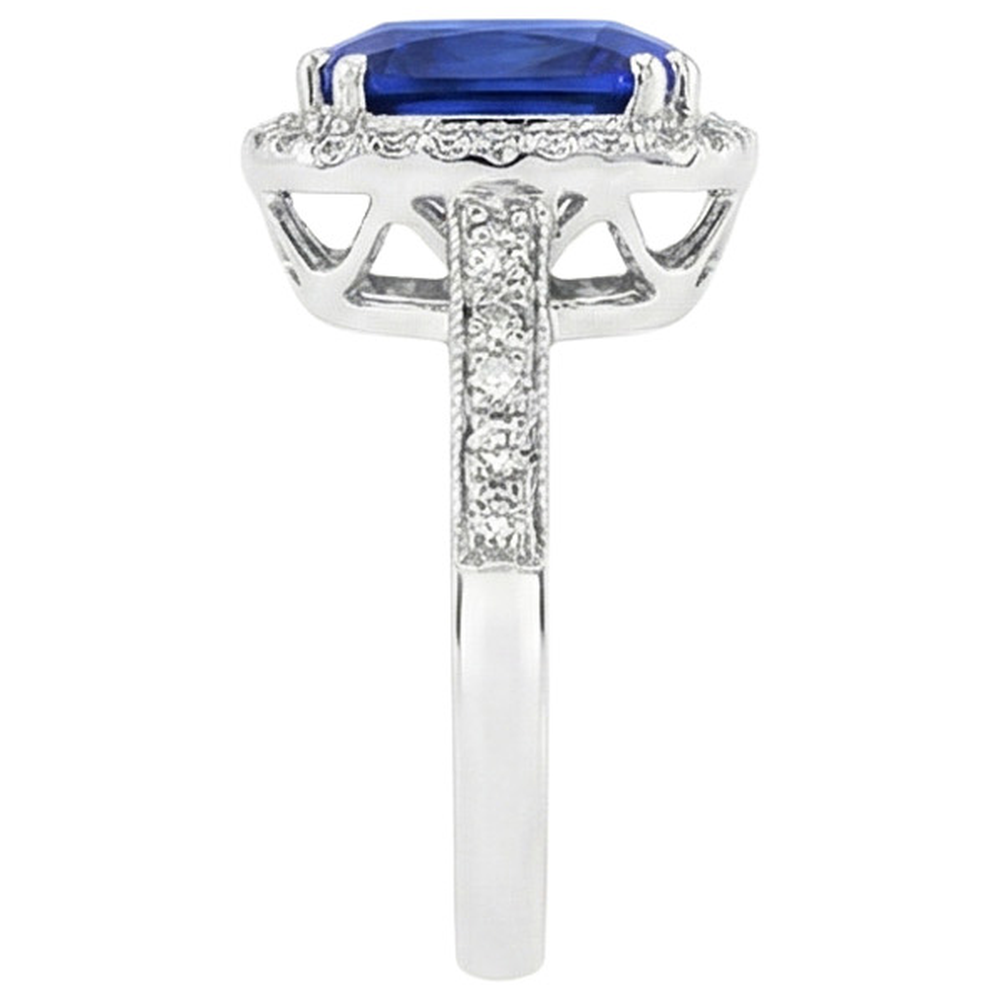 Anello con cuscino in zaffiro blu e diamanti a taglio rotondo da 4,55 carati WG 14K